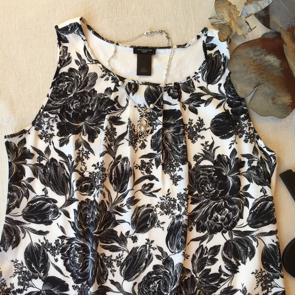 🌹ANN TAYLOR PETITE Black Floral Sleeveless Top - Picture 2 of 4
